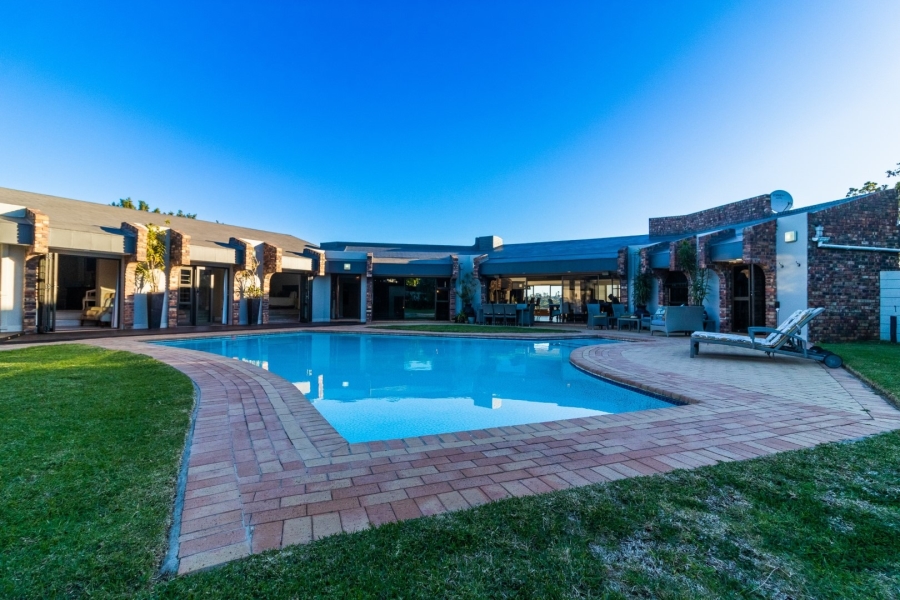 5 Bedroom Property for Sale in Beacon Bay Eastern Cape